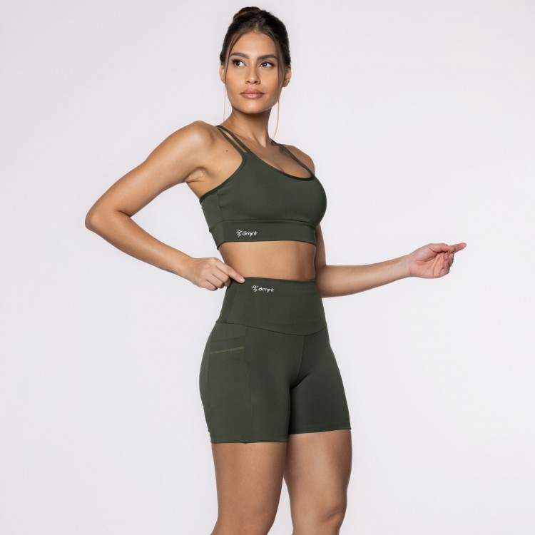 Short Fitness Basics Com Bolsos Laterais Verde Musgo