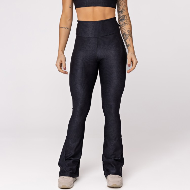Calça Flare Canelada Preta