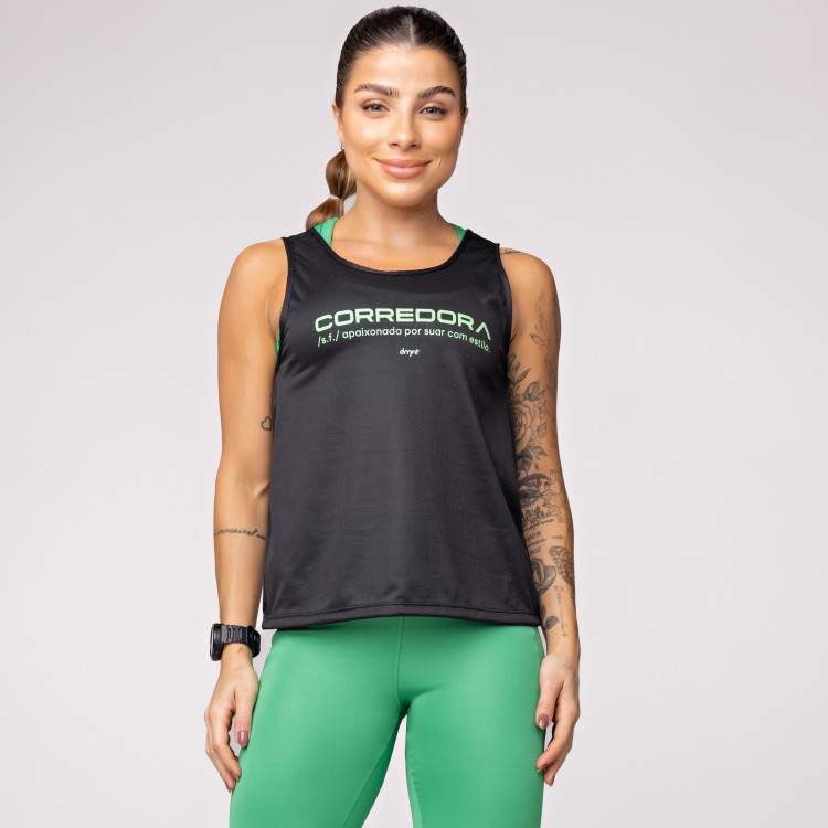 Regata Dry Furadinho Preta com Detalhe e Estampa Corredora
