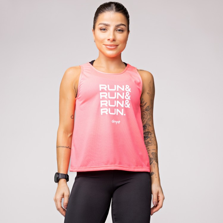 Regata Dry Furadinho Rosa com Detalhe nas Costas e Estampa Run