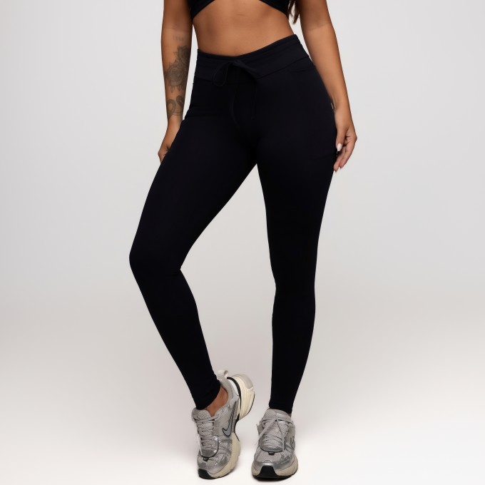 Calça Legging Poliamida com Bolsos Laterais e Cós Ajustável Preta
