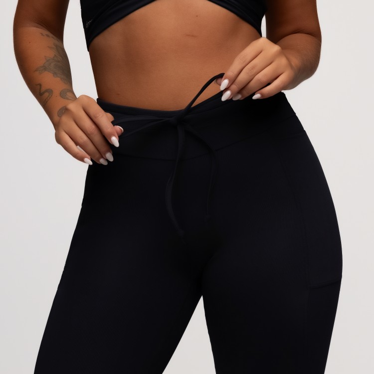 Calça Legging Poliamida com Bolsos Laterais e Cós Ajustável Preta
