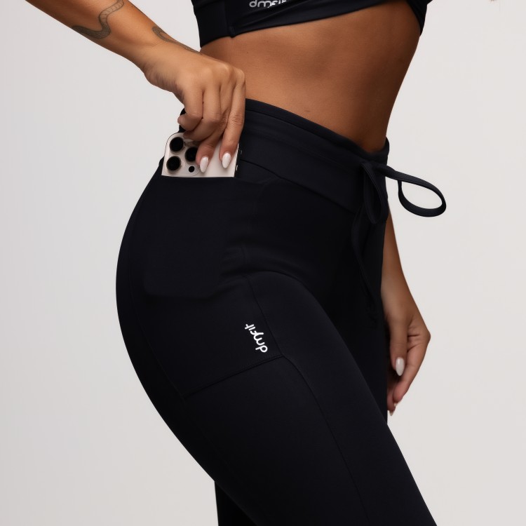 Calça Legging Poliamida com Bolsos Laterais e Cós Ajustável Preta