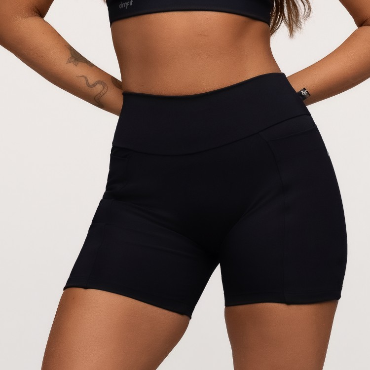Short Fitness Poliamida Preto Com Bolsos Laterais e Friso