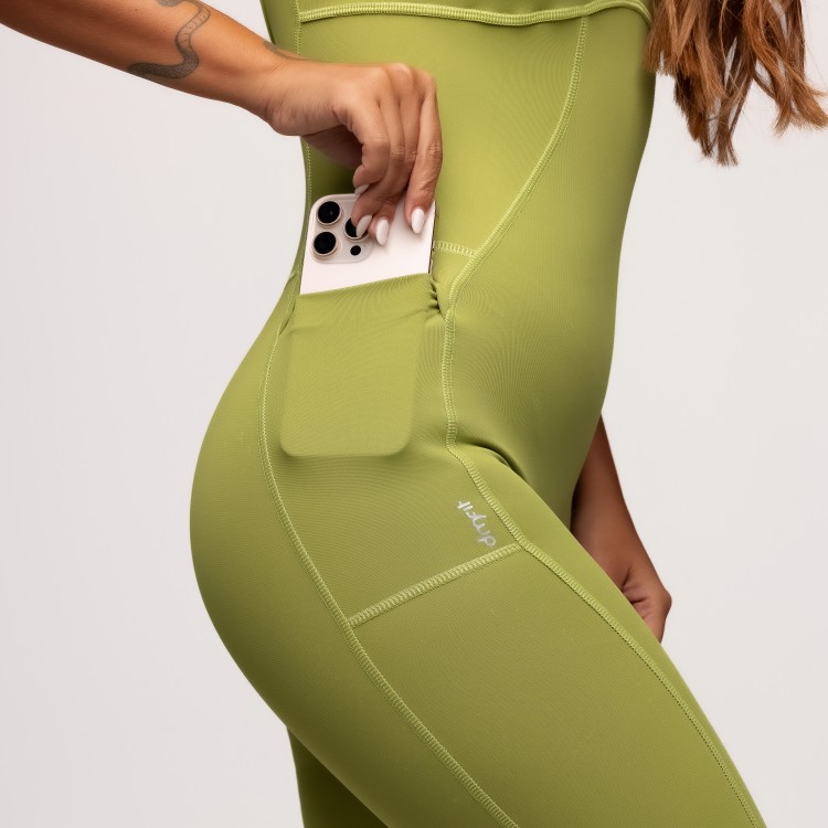 Macacão Fitness Flare Poliamida com Bolsos Laterais Verde Palmeira