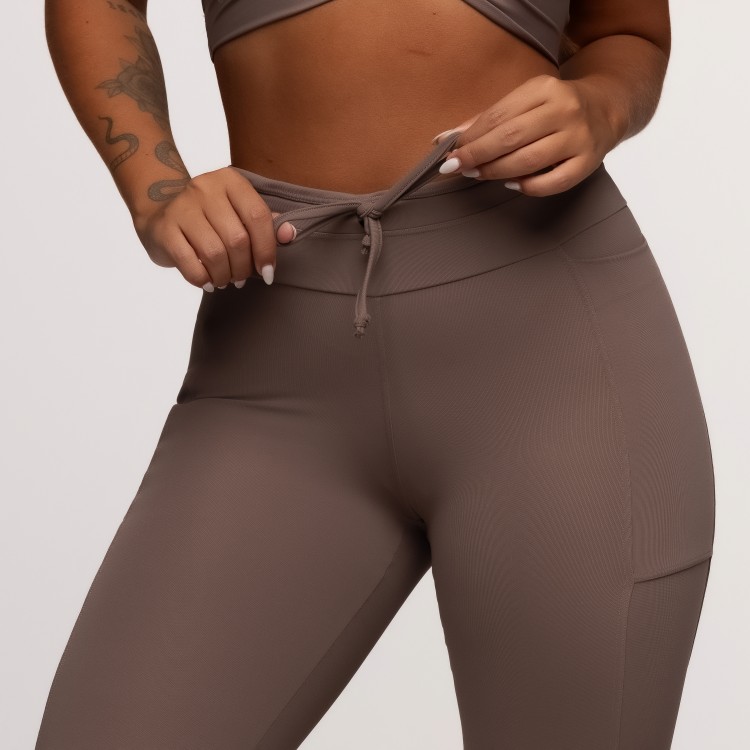Calça Legging Poliamida com Bolsos Laterais e Cós Ajustável Castanho
