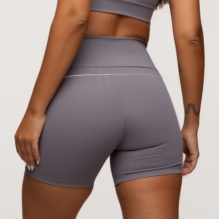 Short Fitness Poliamida Cinza Com Bolsos Laterais e Friso