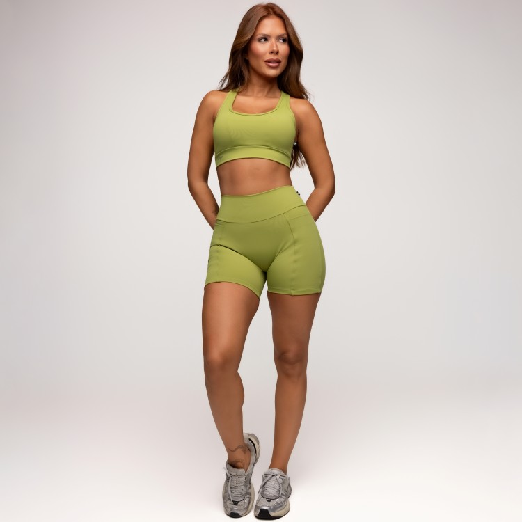 Short Fitness Poliamida Verde Com Bolsos Laterais e Friso