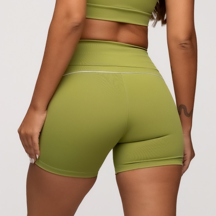 Short Fitness Poliamida Verde Com Bolsos Laterais e Friso