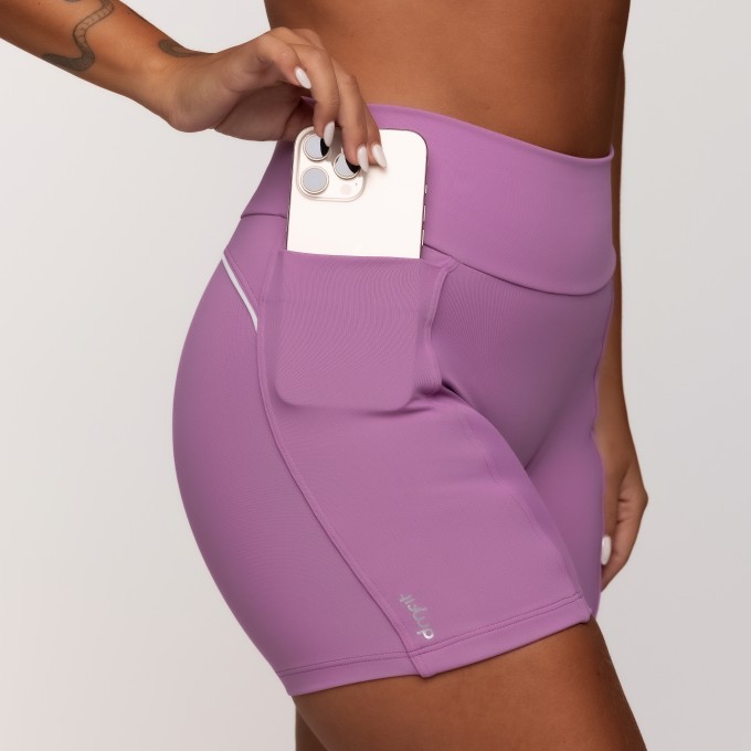 Short Fitness Poliamida Lilás Com Bolsos Laterais e Friso
