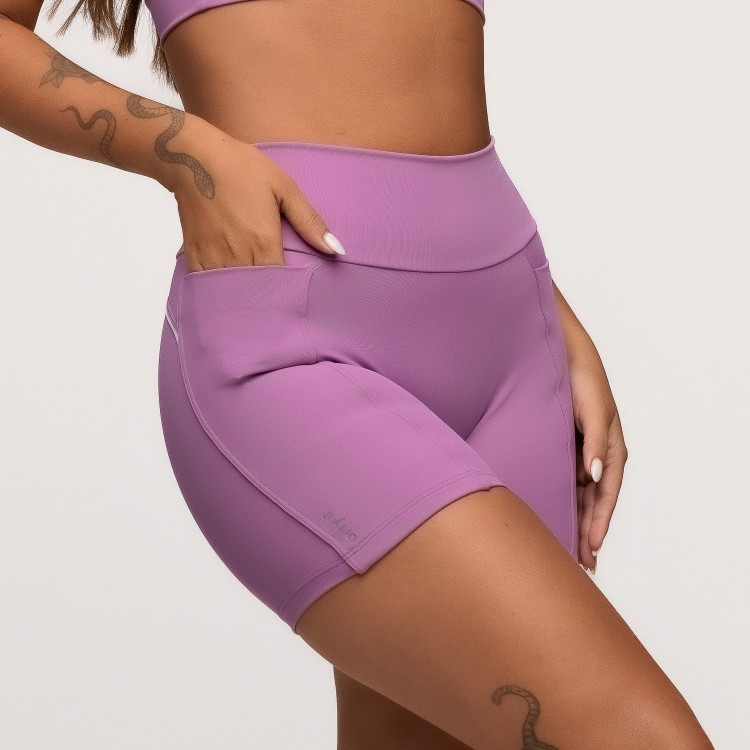 Short Fitness Poliamida Lilás Com Bolsos Laterais e Friso