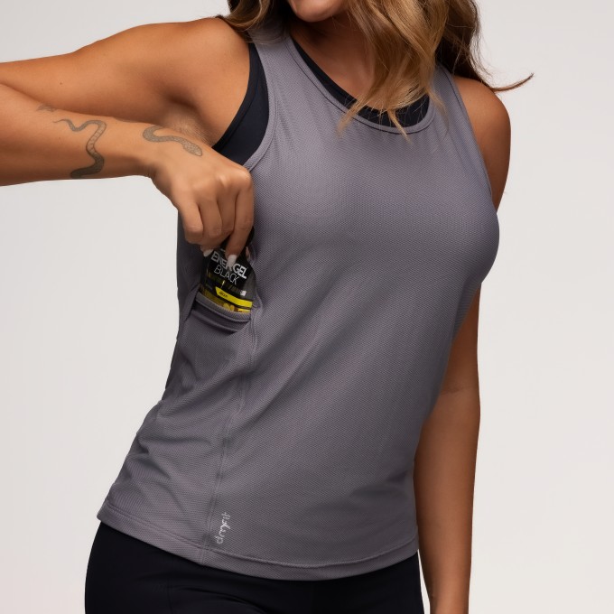Regata Fitness Furadinha em Poliamida com Bolsos Laterais Cinza