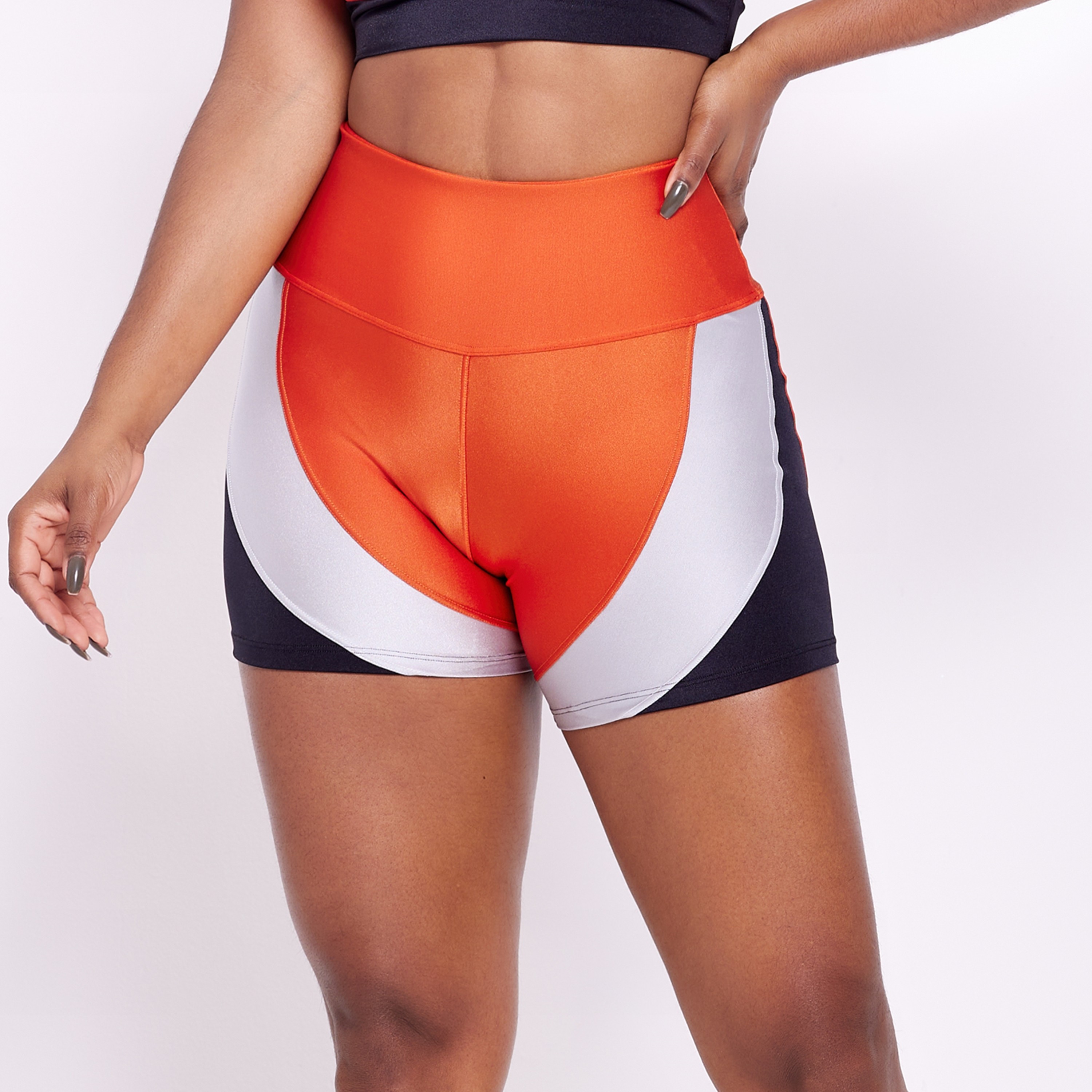Short Galaxy Laranja Com Recortes Cinza E Preto