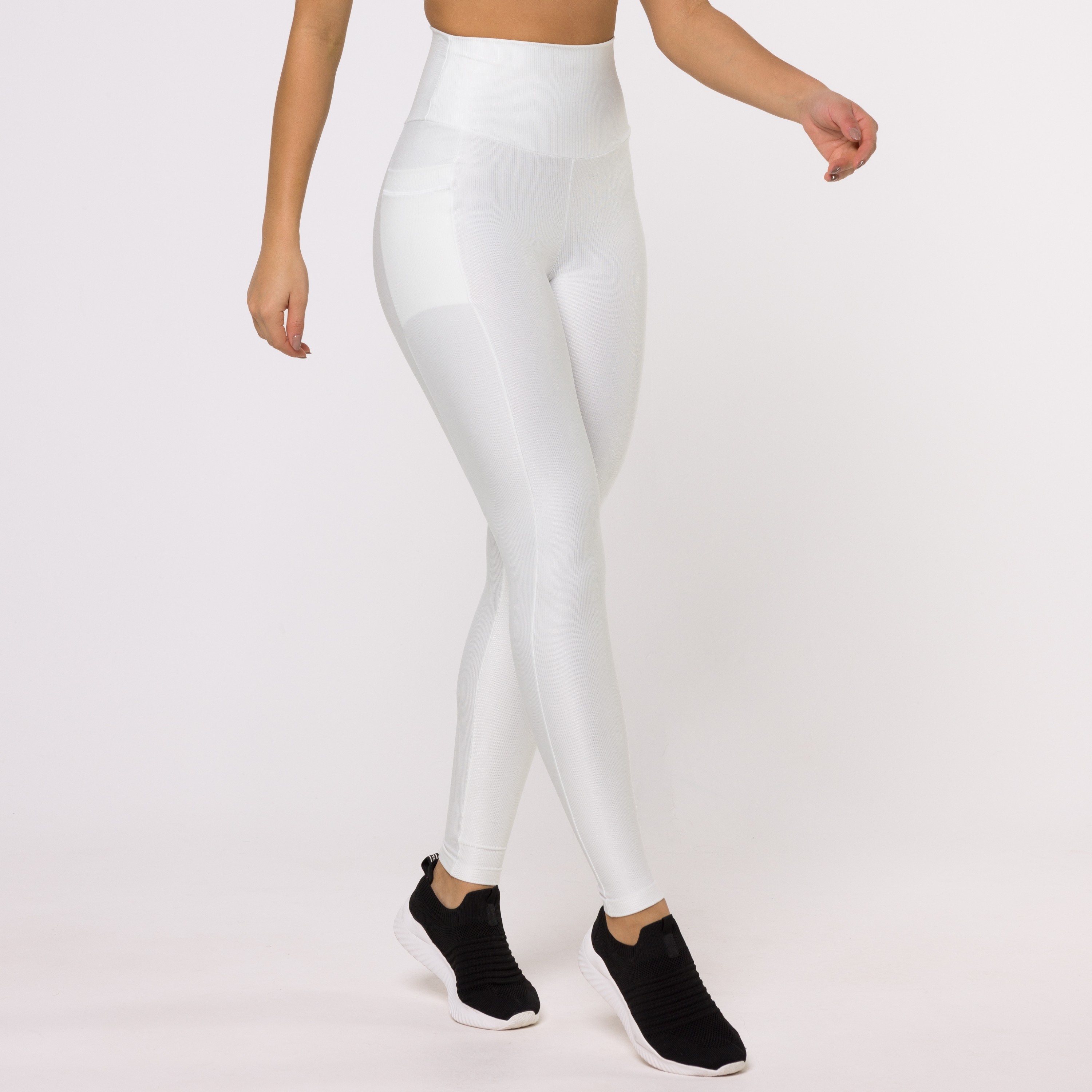 https://www.dmfit.com.br/app/assets/images/dinamica/produto/1304/cor_0/lg0110-legging-fitness-canelada-com-bolsos-laterais-off-white-flux-140823-b91de2.jpg