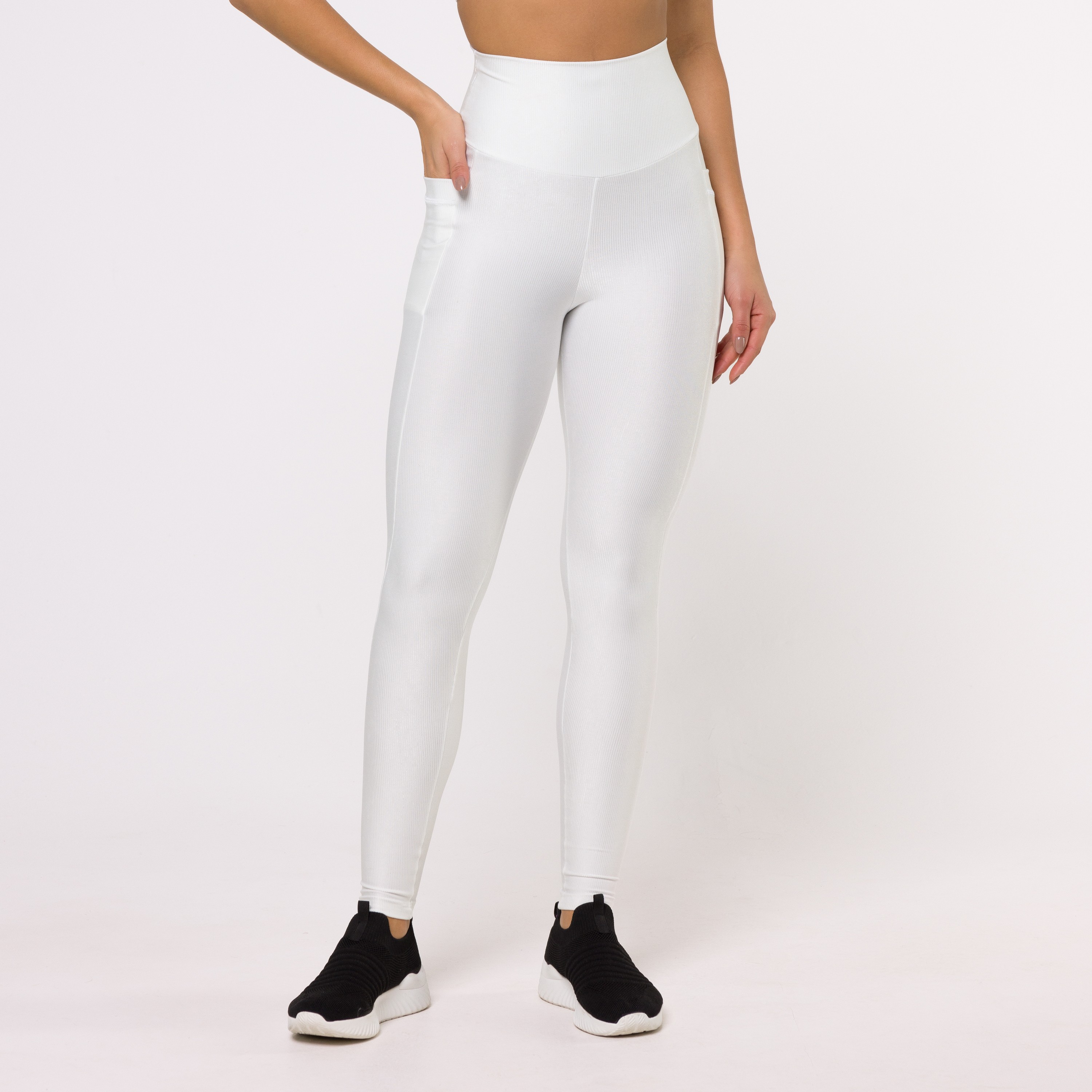 Legging Fitness Canelada Com Bolsos Laterais Off White Flux