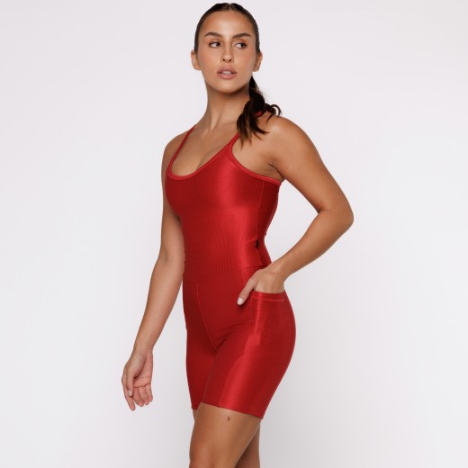 Macaquinho Fitness Canelado Com Bolsos Laterais Vermelho Rubi Flux