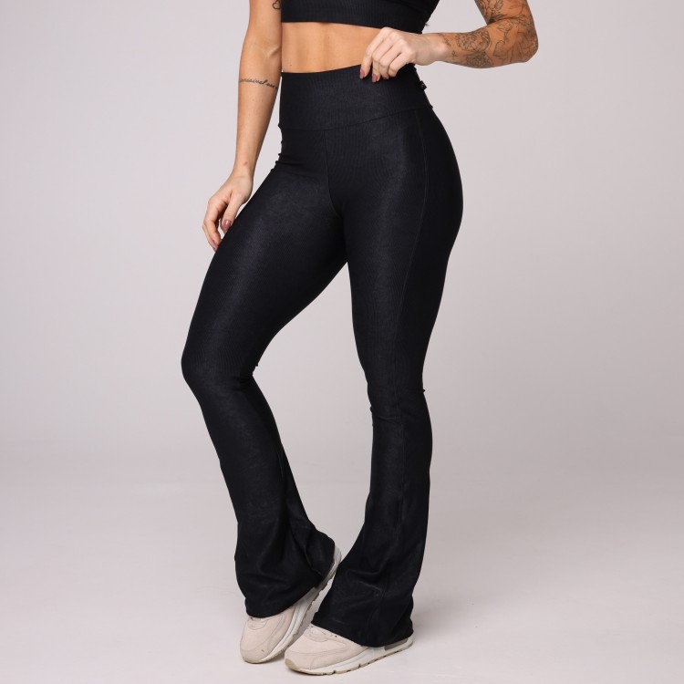 Calça Flare Canelada Preta