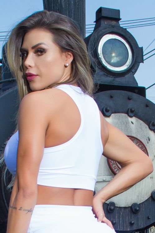 Top Fitness com Detalhes em Renda Branco