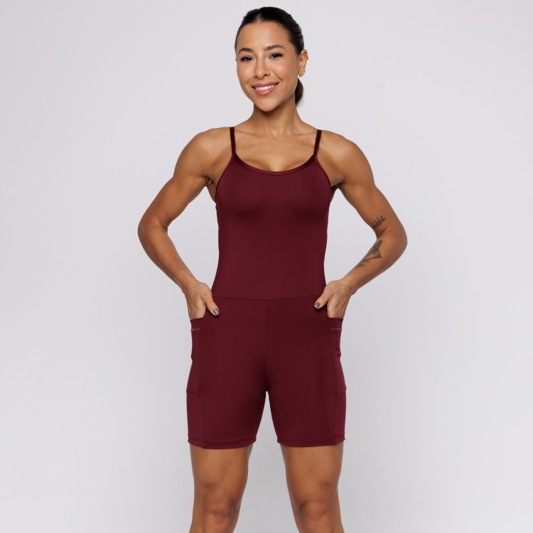 Macaquinho Fitness com Bolsos Laterais Vermelho Bordô