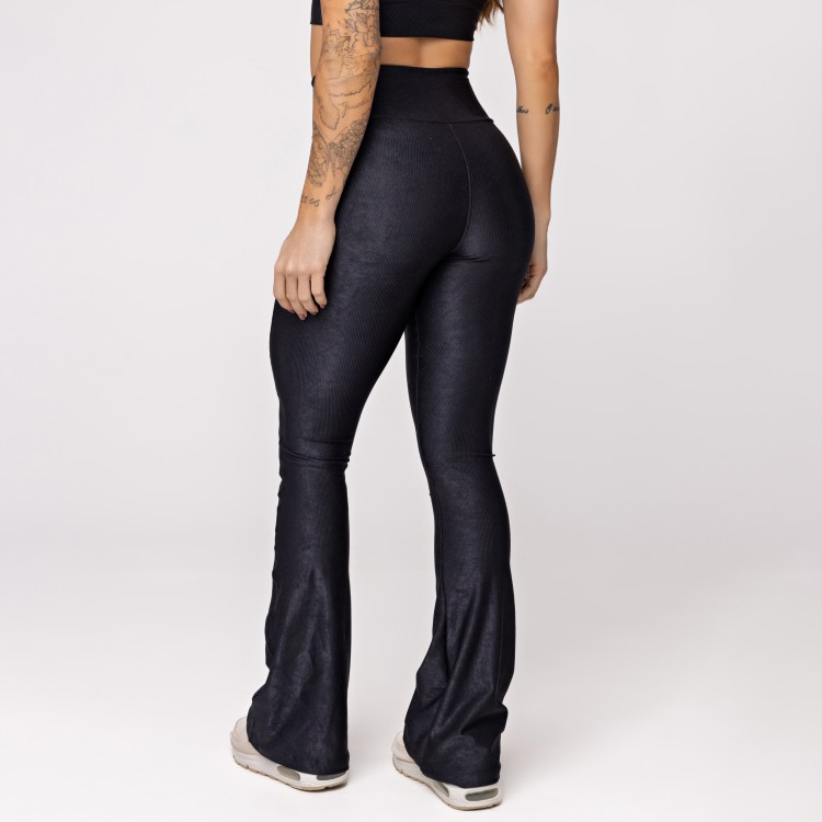 Calça Flare Canelada Preta