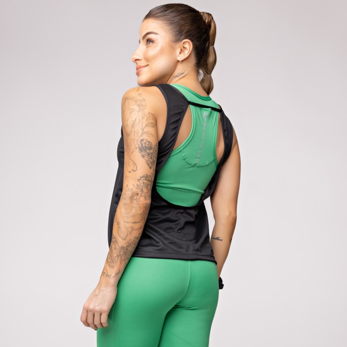 Regata Dry Furadinho Preta com Detalhe nas Costas e Estampa Km