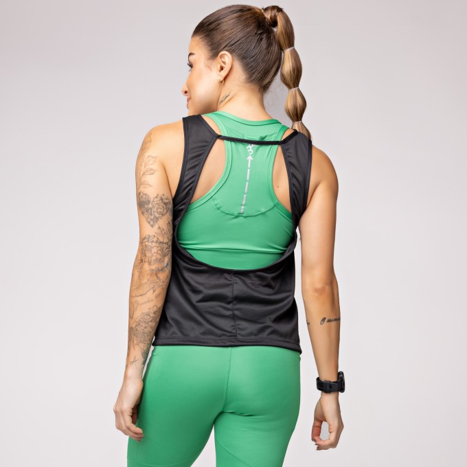 Regata Dry Furadinho Preta com Detalhe nas Costas e Estampa Run