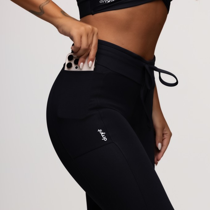 Calça Legging Poliamida com Bolsos Laterais e Cós Ajustável Preta
